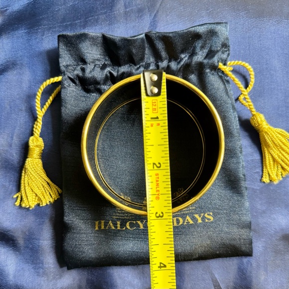 Halcyon Days Enamel Leopard Cuff Bangle in 18k Gold / Medium - Picture 7 of 9